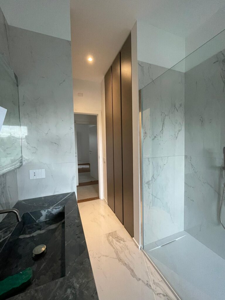 bagno + ingresso lavanderia chiusa